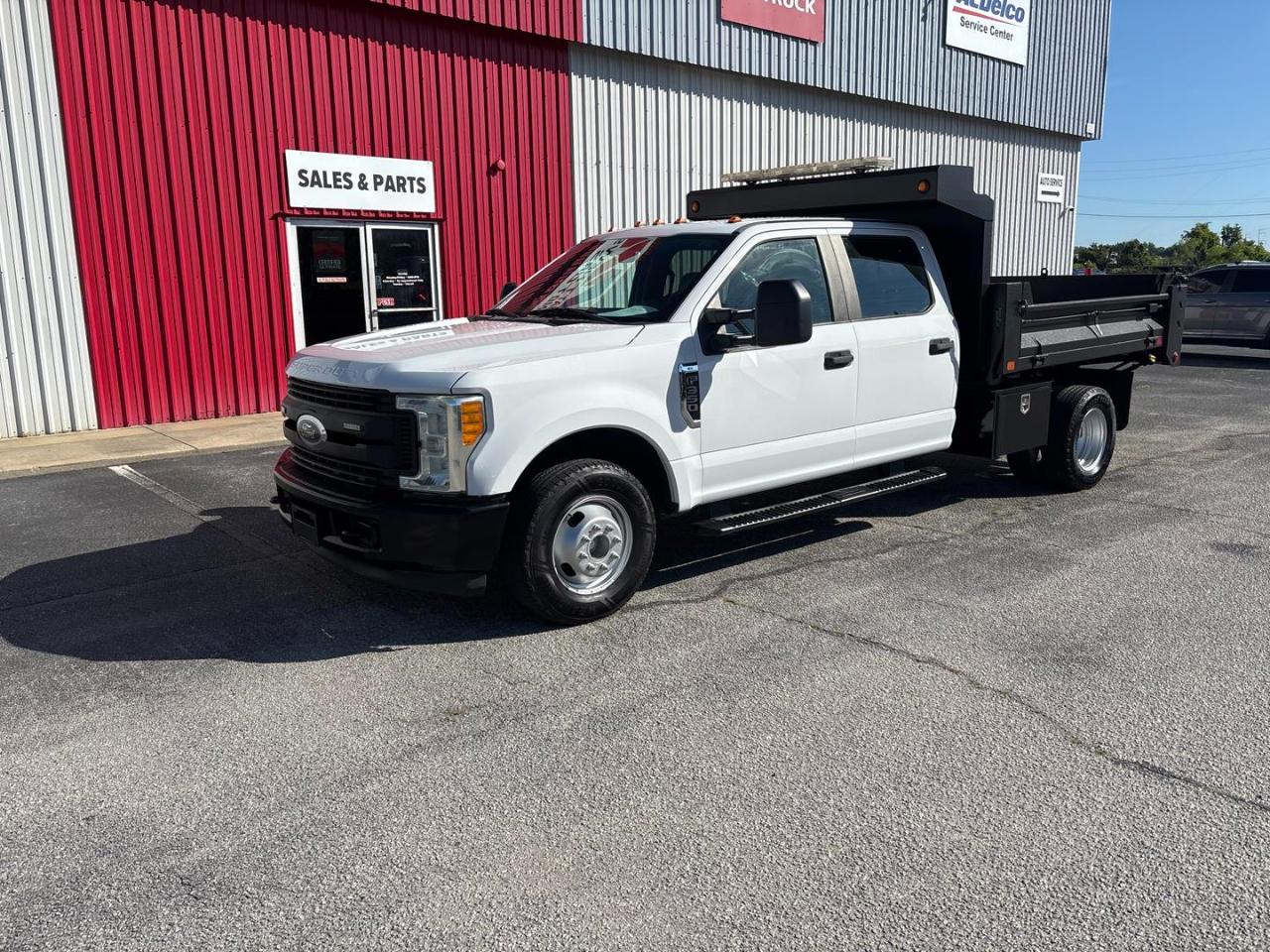 Ford Super Duty F-350 DRW XL 2WD Crew Cab 179" WB 60" CA 2017