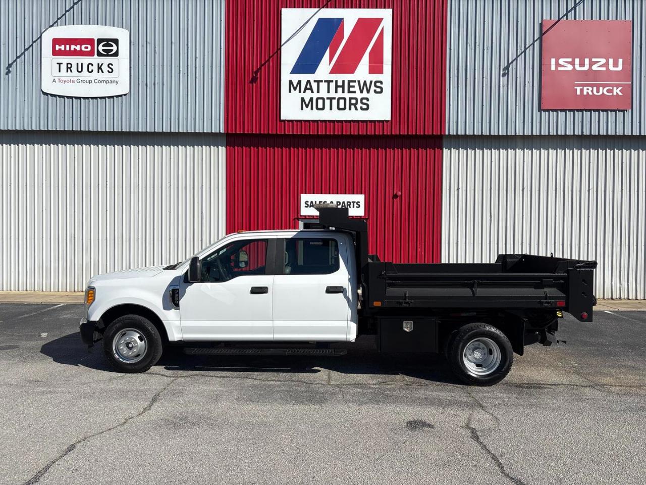 Ford Super Duty F-350 DRW XL 2WD Crew Cab 179" WB 60" CA 2017