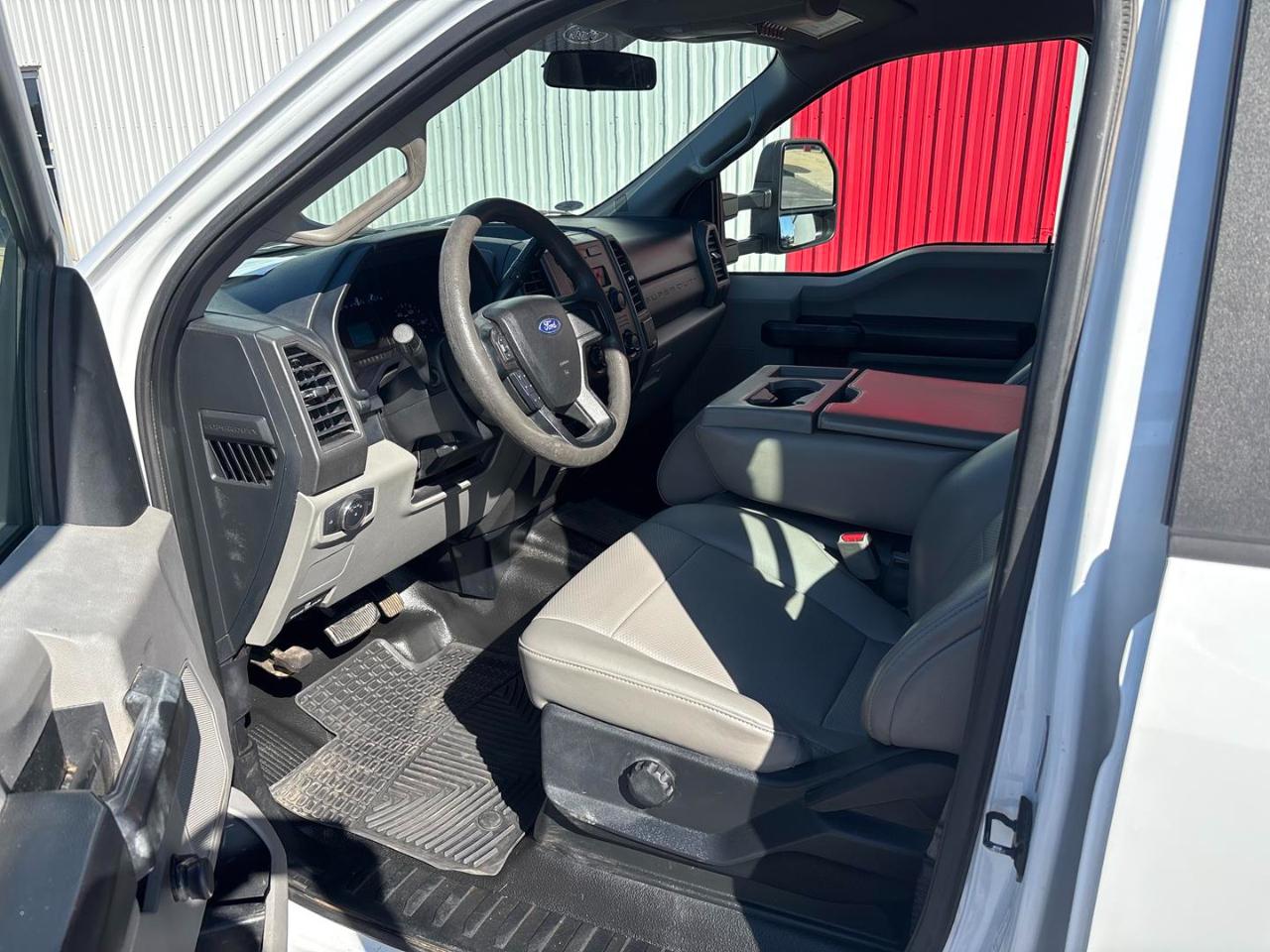 Ford Super Duty F-350 DRW XL 2WD Crew Cab 179" WB 60" CA 2017