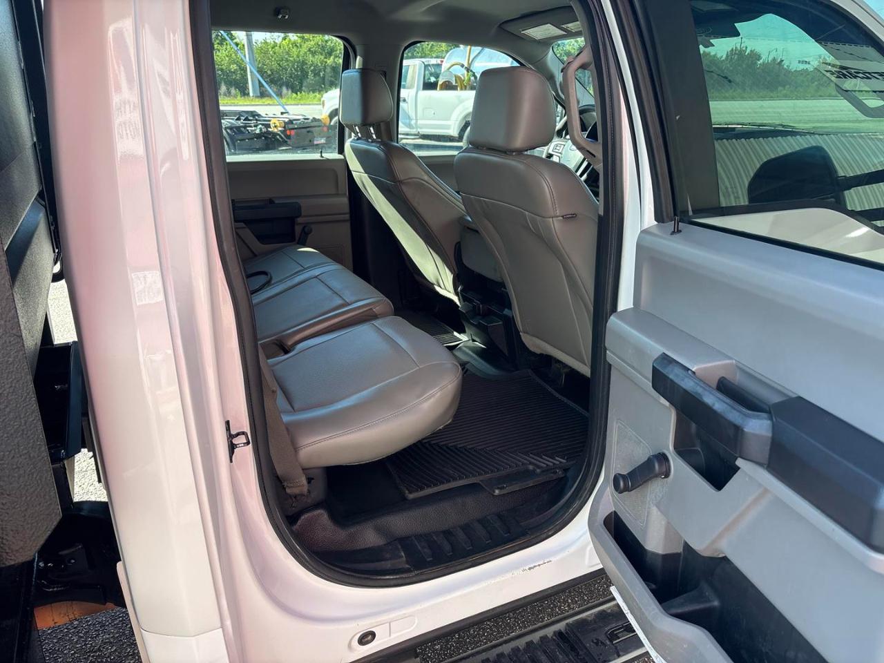 Ford Super Duty F-350 DRW XL 2WD Crew Cab 179" WB 60" CA 2017