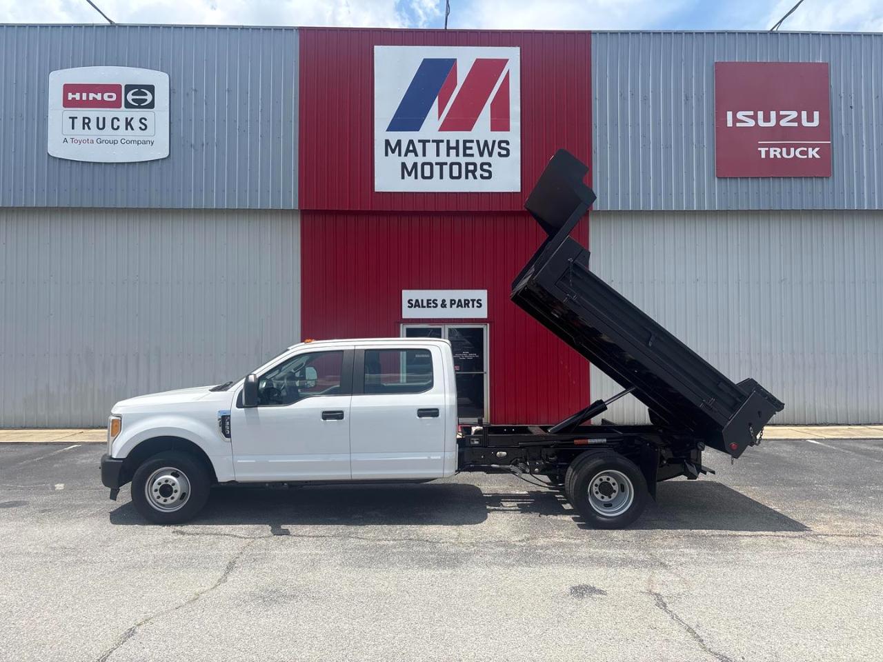 Ford Super Duty F-350 DRW XL 2WD Crew Cab 179" WB 60" CA 2017