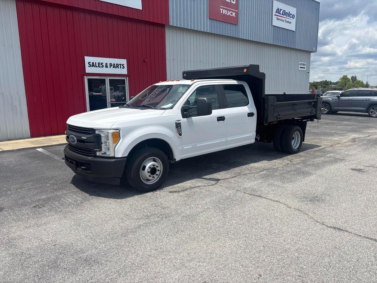 Ford Super Duty F-350 DRW XL 2WD Crew Cab 179" WB 60" CA 2017