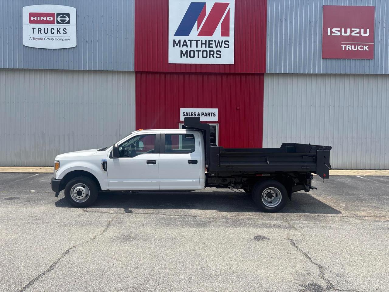Ford Super Duty F-350 DRW XL 2WD Crew Cab 179" WB 60" CA 2017