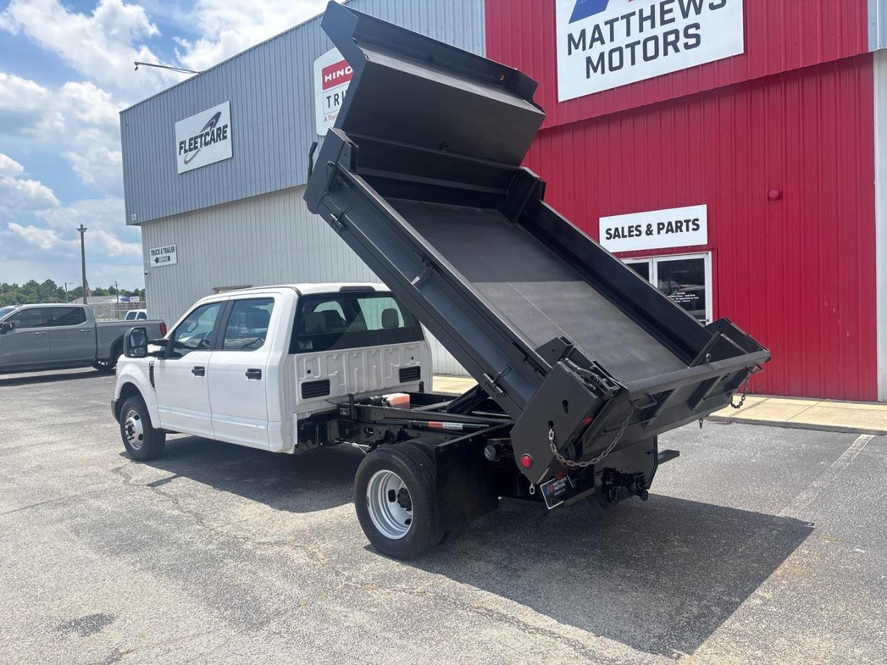Ford Super Duty F-350 DRW XL 2WD Crew Cab 179" WB 60" CA 2017