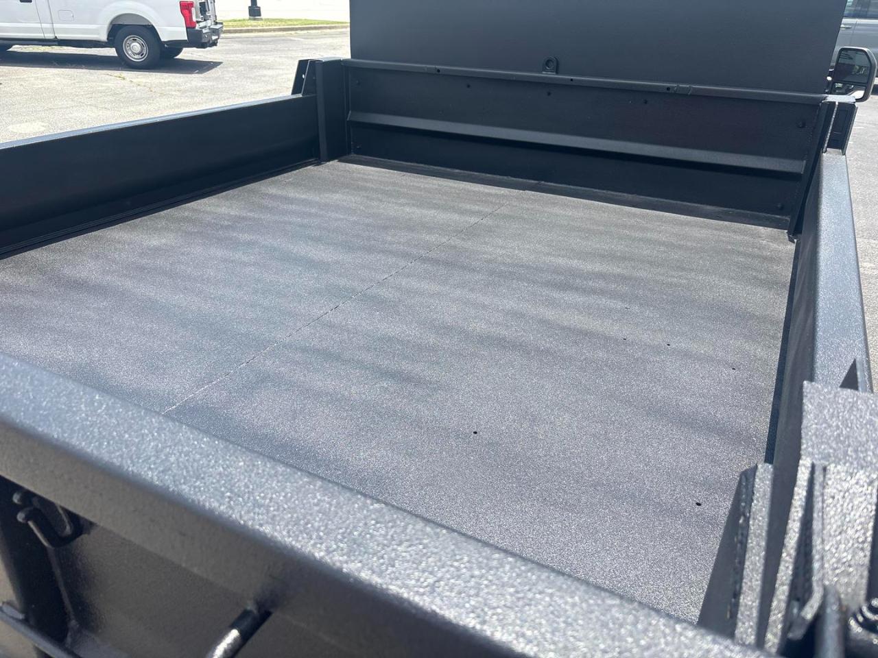 Ford Super Duty F-350 DRW XL 2WD Crew Cab 179" WB 60" CA 2017