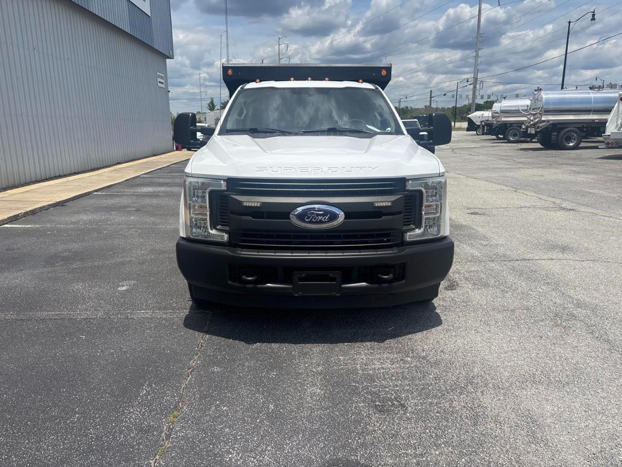 Ford Super Duty F-350 DRW XL 2WD Crew Cab 179" WB 60" CA 2017