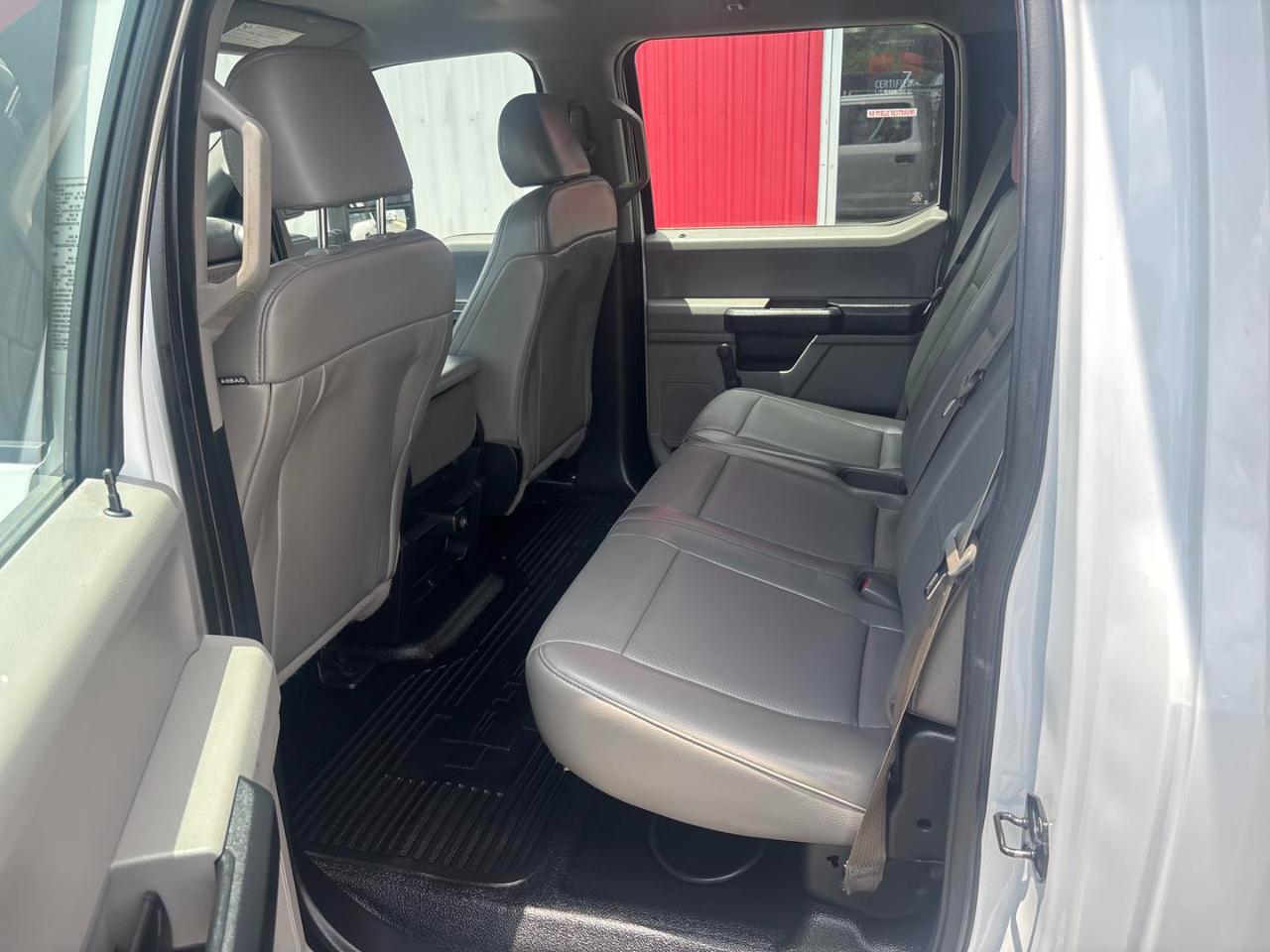 Ford Super Duty F-350 DRW XL 2WD Crew Cab 179" WB 60" CA 2017