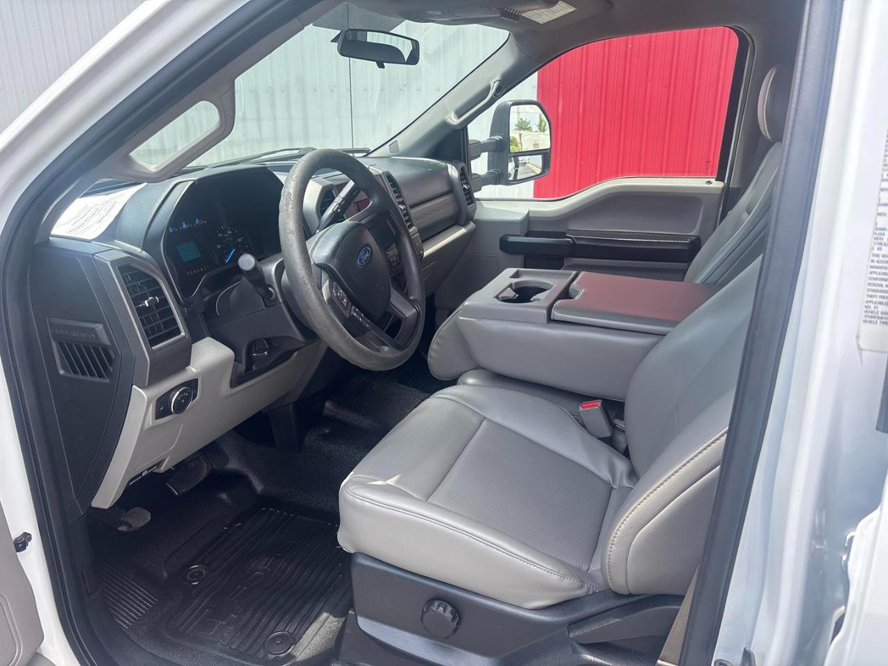 Ford Super Duty F-350 DRW XL 2WD Crew Cab 179" WB 60" CA 2017