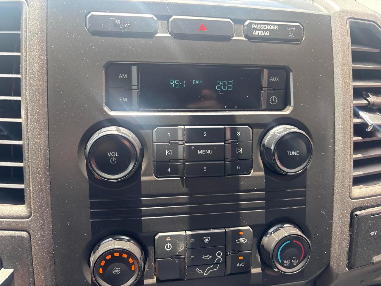 Ford Super Duty F-350 DRW XL 2WD Crew Cab 179" WB 60" CA 2017