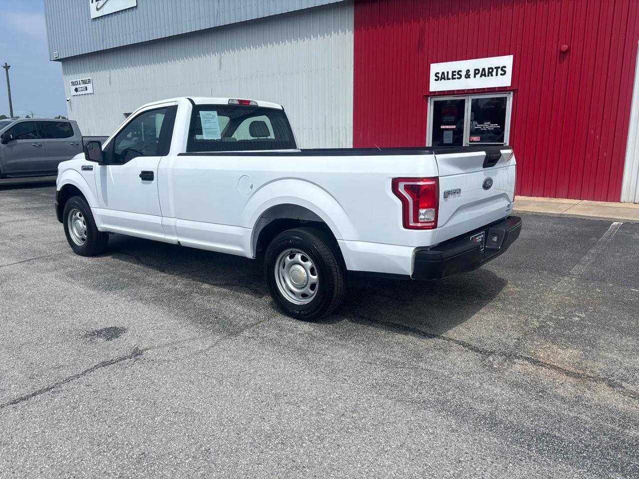 Ford F-150 XL 2WD Reg Cab 8' Box 2017