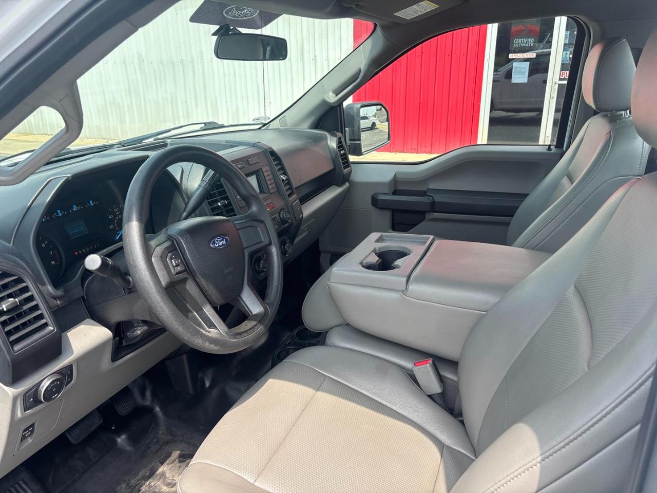 Ford F-150 XL 2WD Reg Cab 8' Box 2017