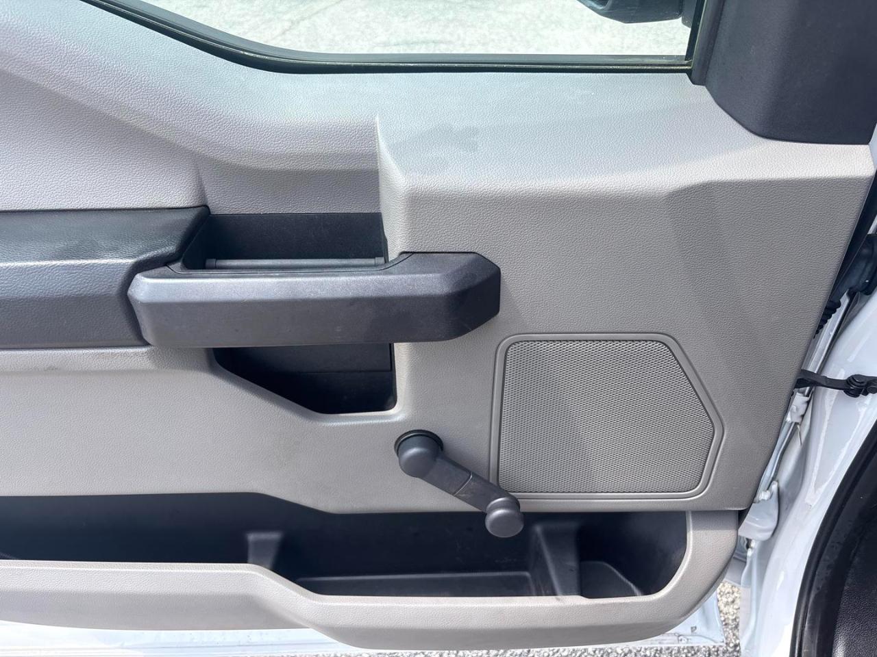 Ford F-150 XL 2WD Reg Cab 8' Box 2017