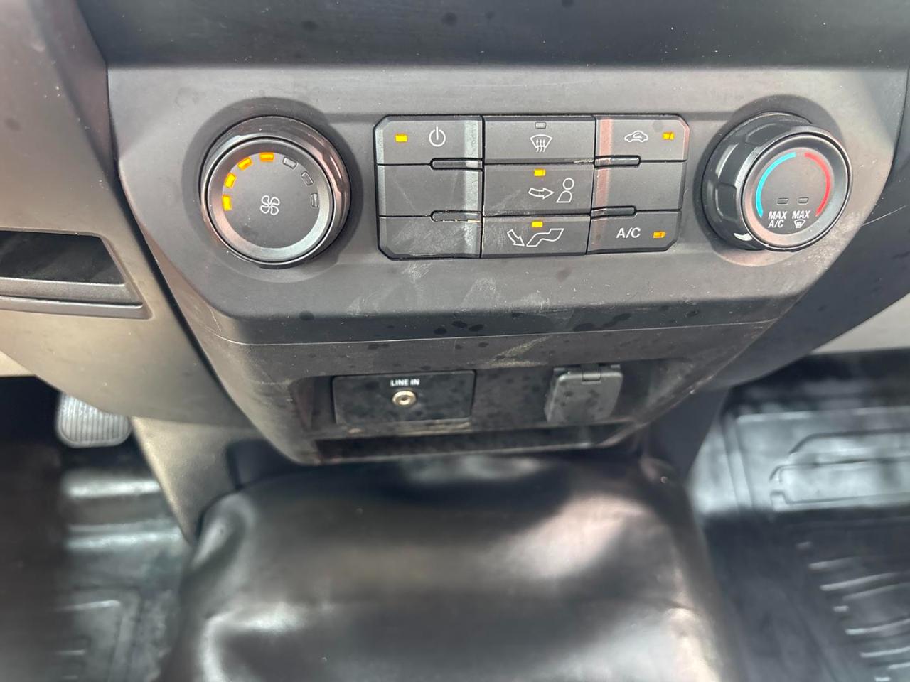 Ford F-150 XL 2WD Reg Cab 8' Box 2017