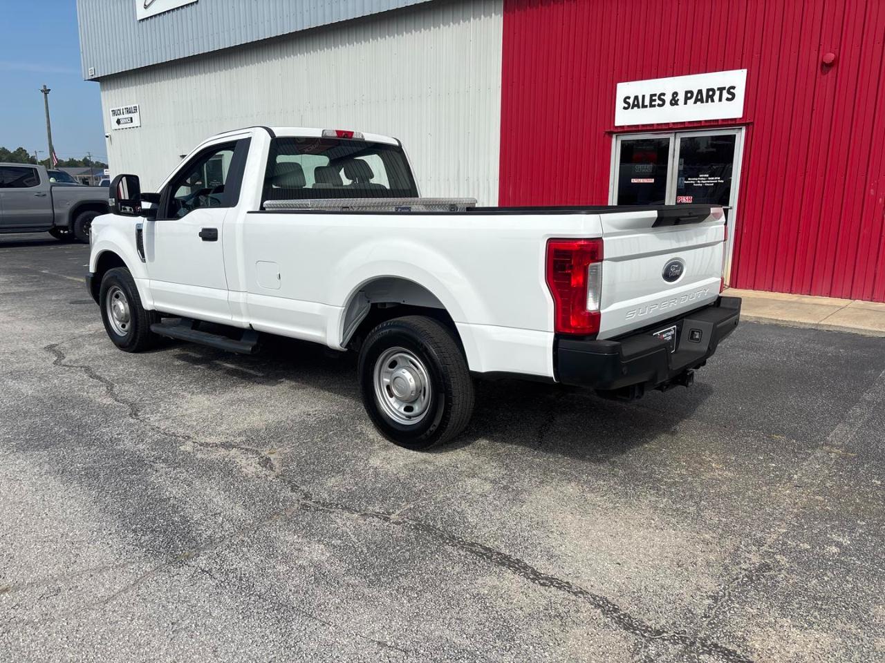 Ford Super Duty F-250 SRW XL 2WD Reg Cab 8' Box 2018