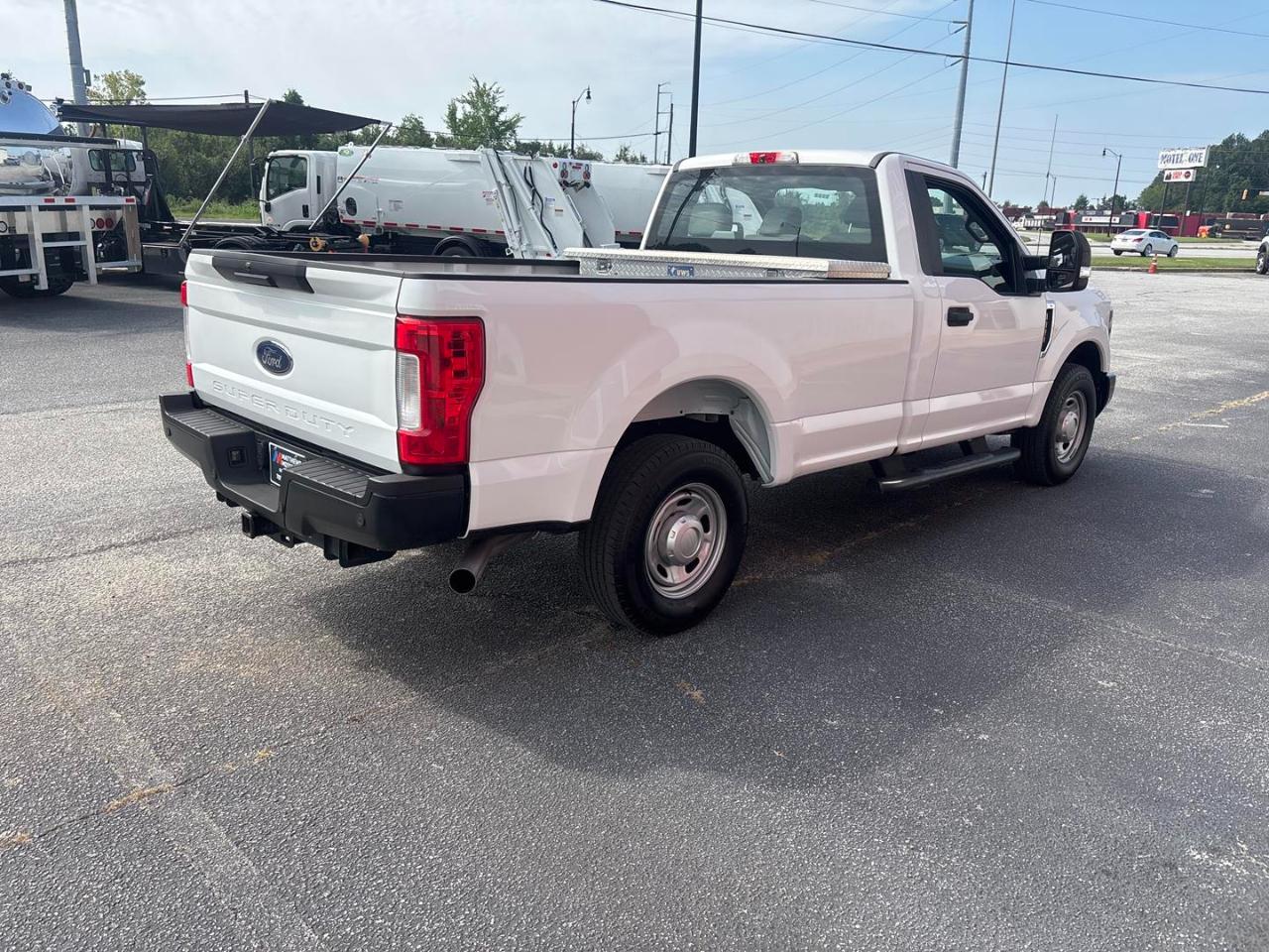 Ford Super Duty F-250 SRW XL 2WD Reg Cab 8' Box 2018
