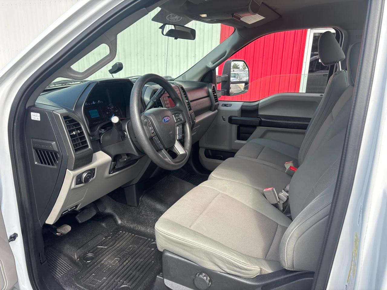 Ford Super Duty F-250 SRW XL 2WD Reg Cab 8' Box 2018