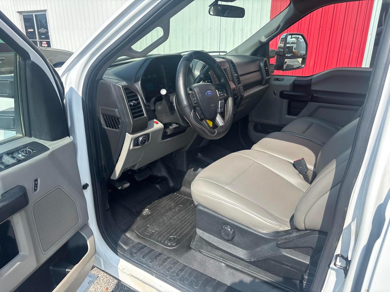 Ford Super Duty F-250 SRW XL 2WD Crew Cab 8' Box 2021