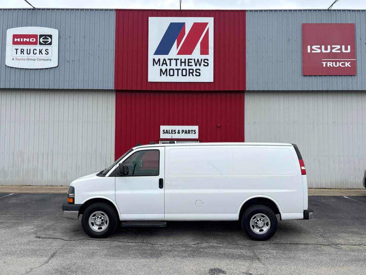 Chevrolet Express Cargo Van RWD 3500 135" 2016