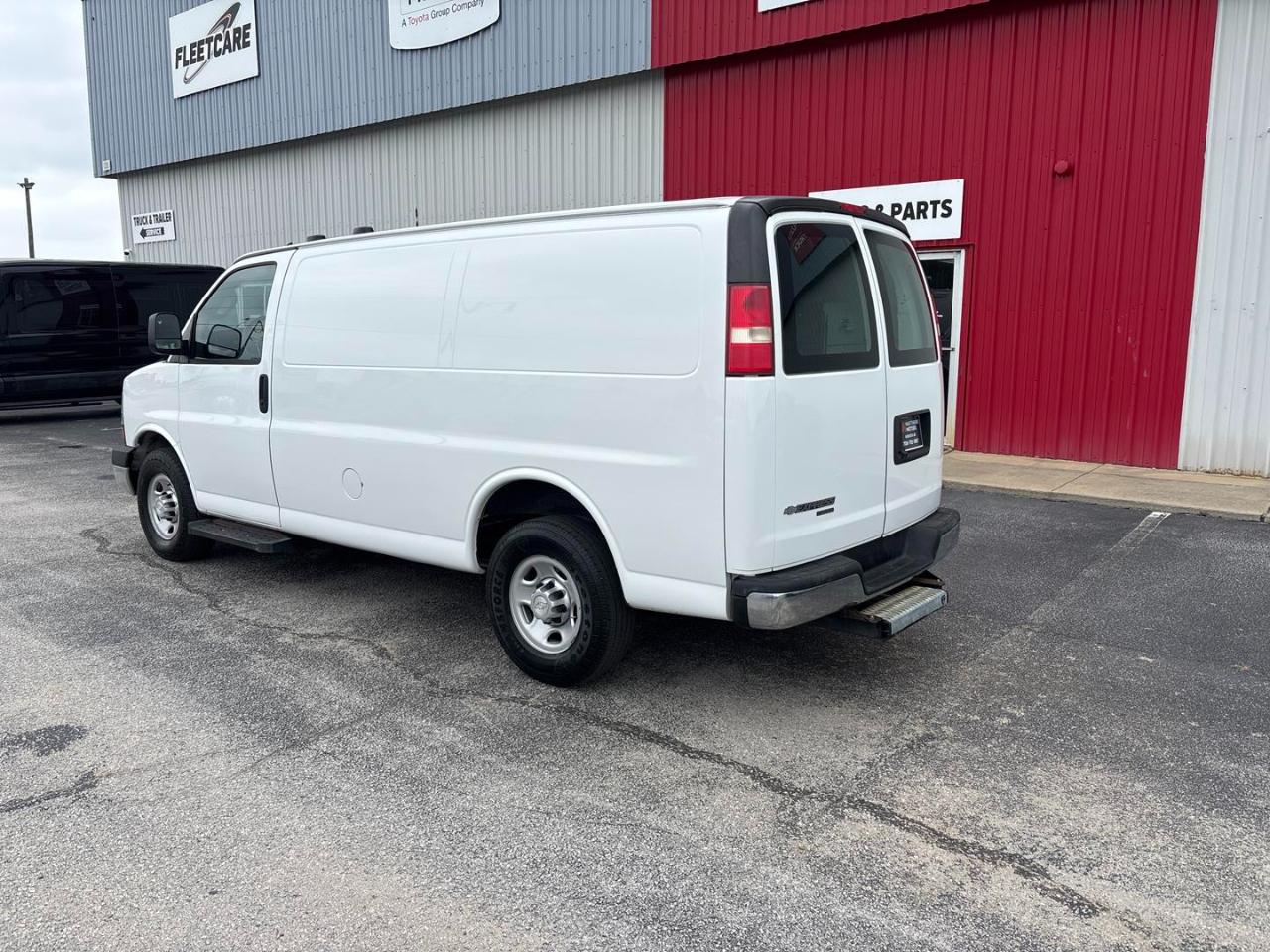Chevrolet Express Cargo Van RWD 3500 135" 2016