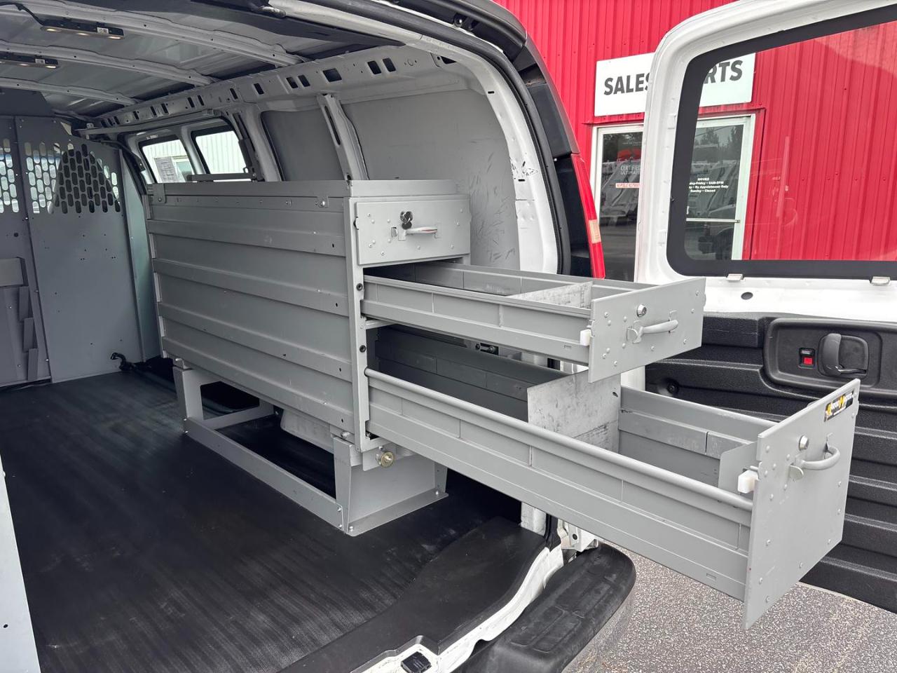 Chevrolet Express Cargo Van RWD 3500 135" 2016