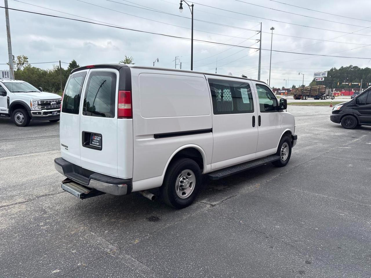 Chevrolet Express Cargo Van RWD 3500 135" 2016