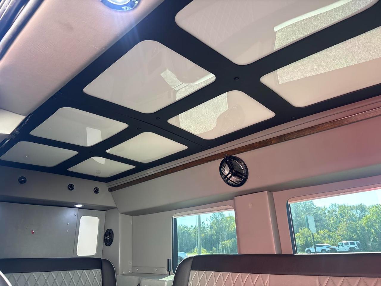 Ford Transit Passenger Wagon T-350 148" Med Roof XL Sliding RH Dr 2019