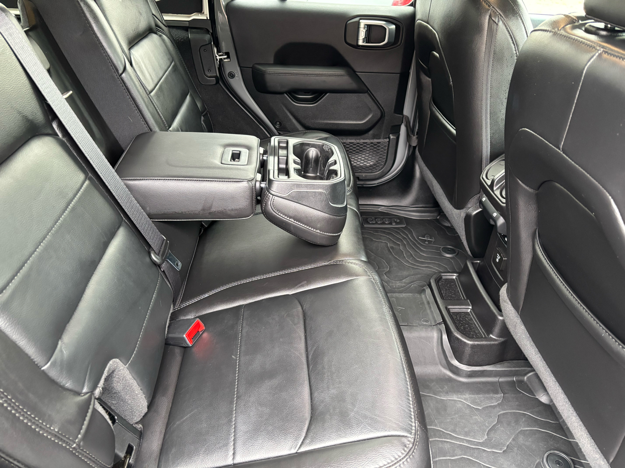 Jeep Wrangler Unlimited Sahara 2021