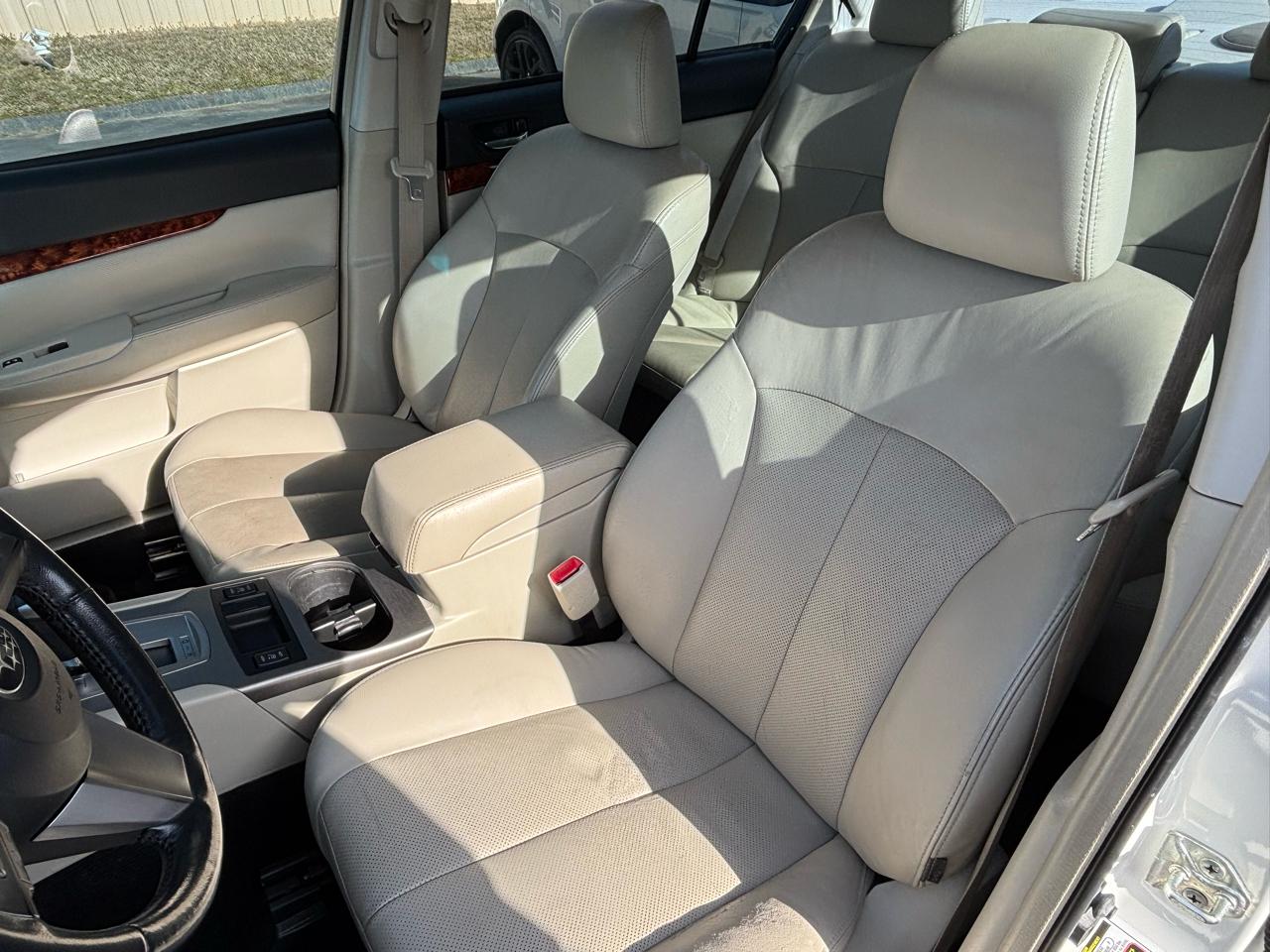 Subaru Legacy 3.6R Limited 2011