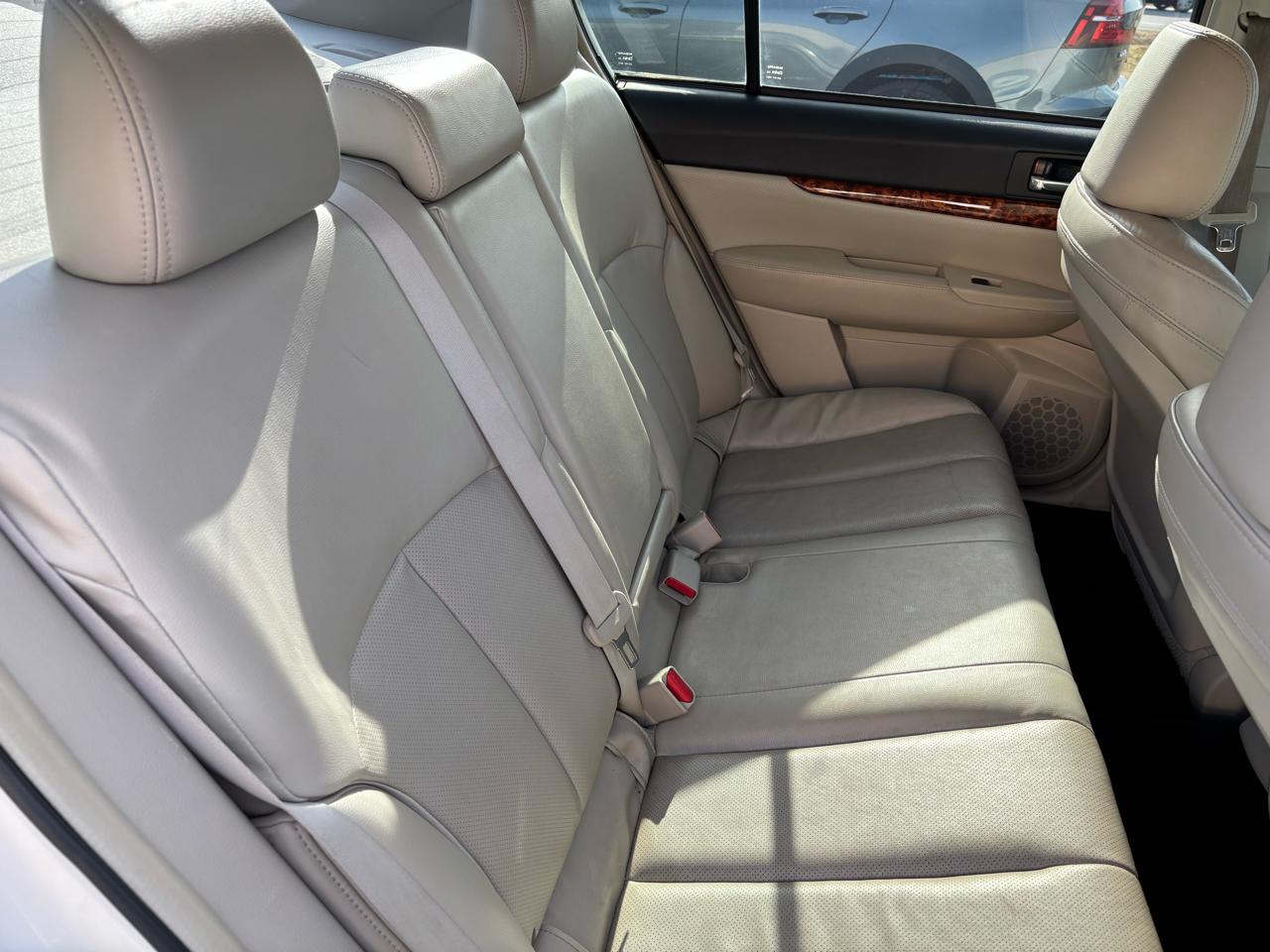 Subaru Legacy 3.6R Limited 2011