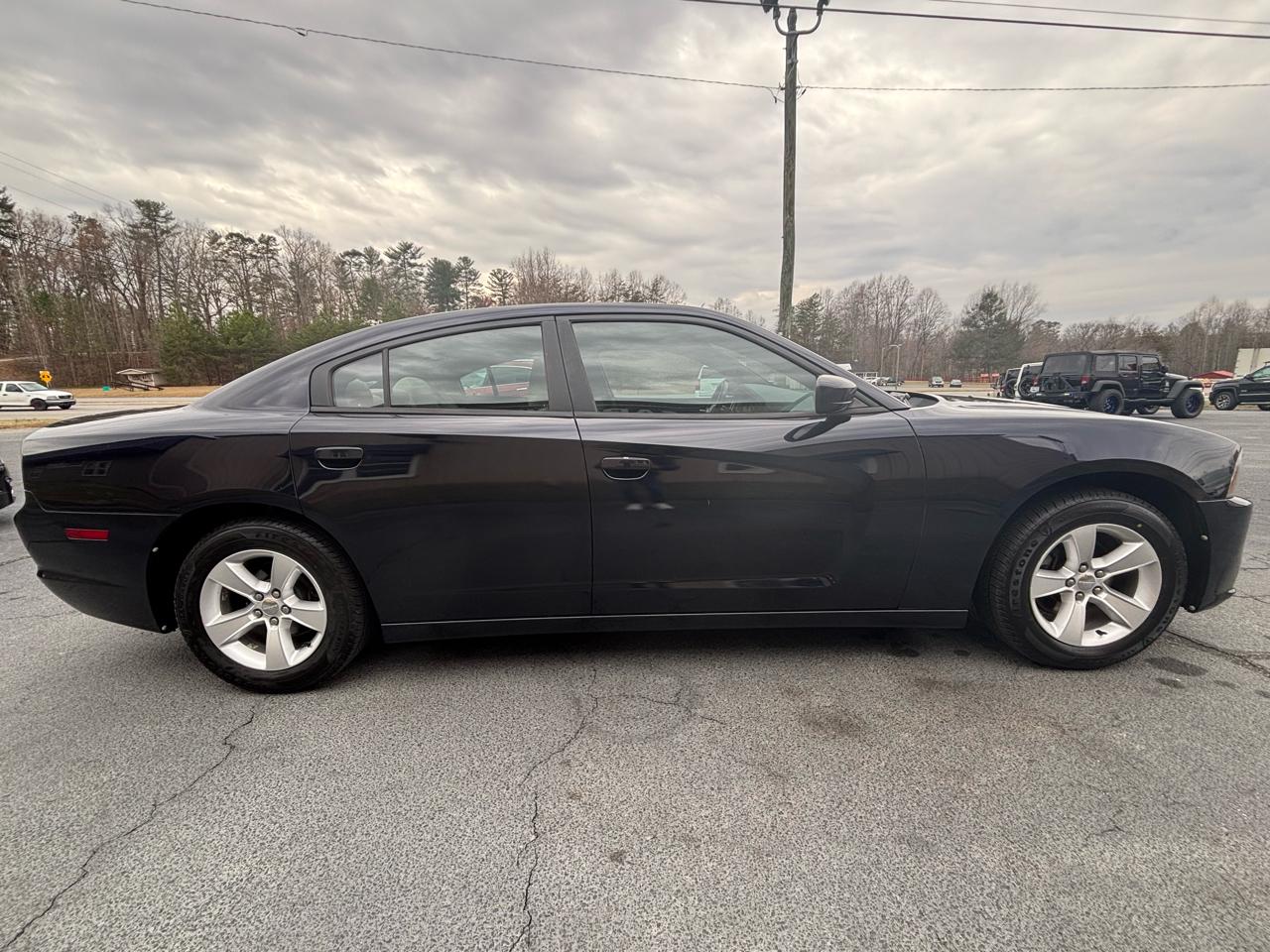 Dodge Charger SE 2011