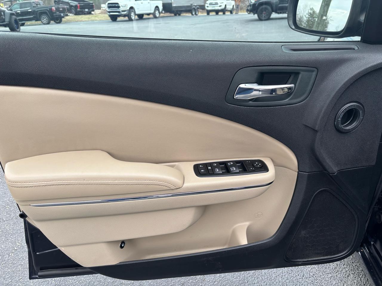 Dodge Charger SE 2011