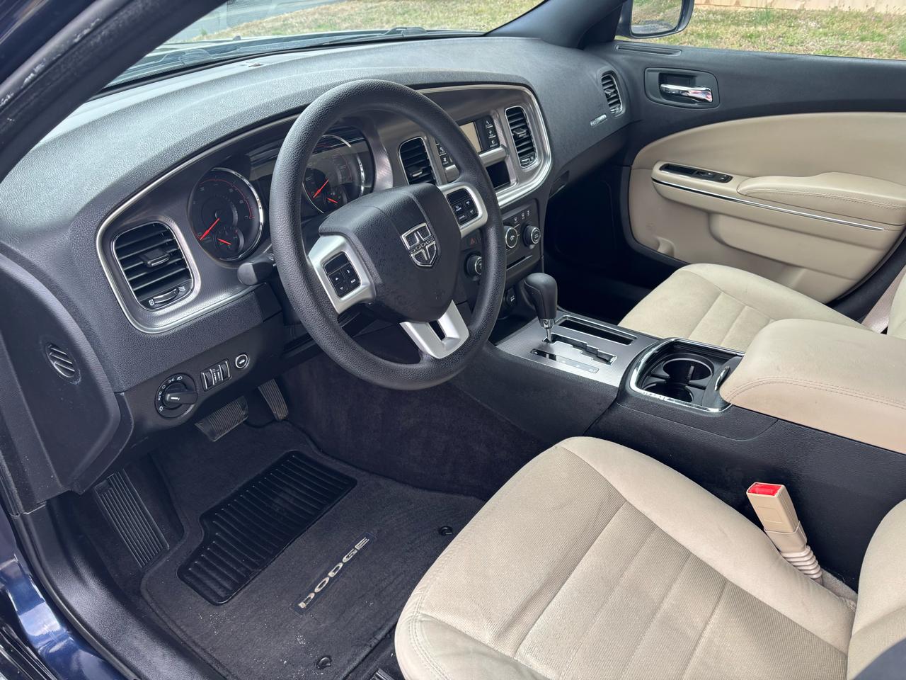 Dodge Charger SE 2011