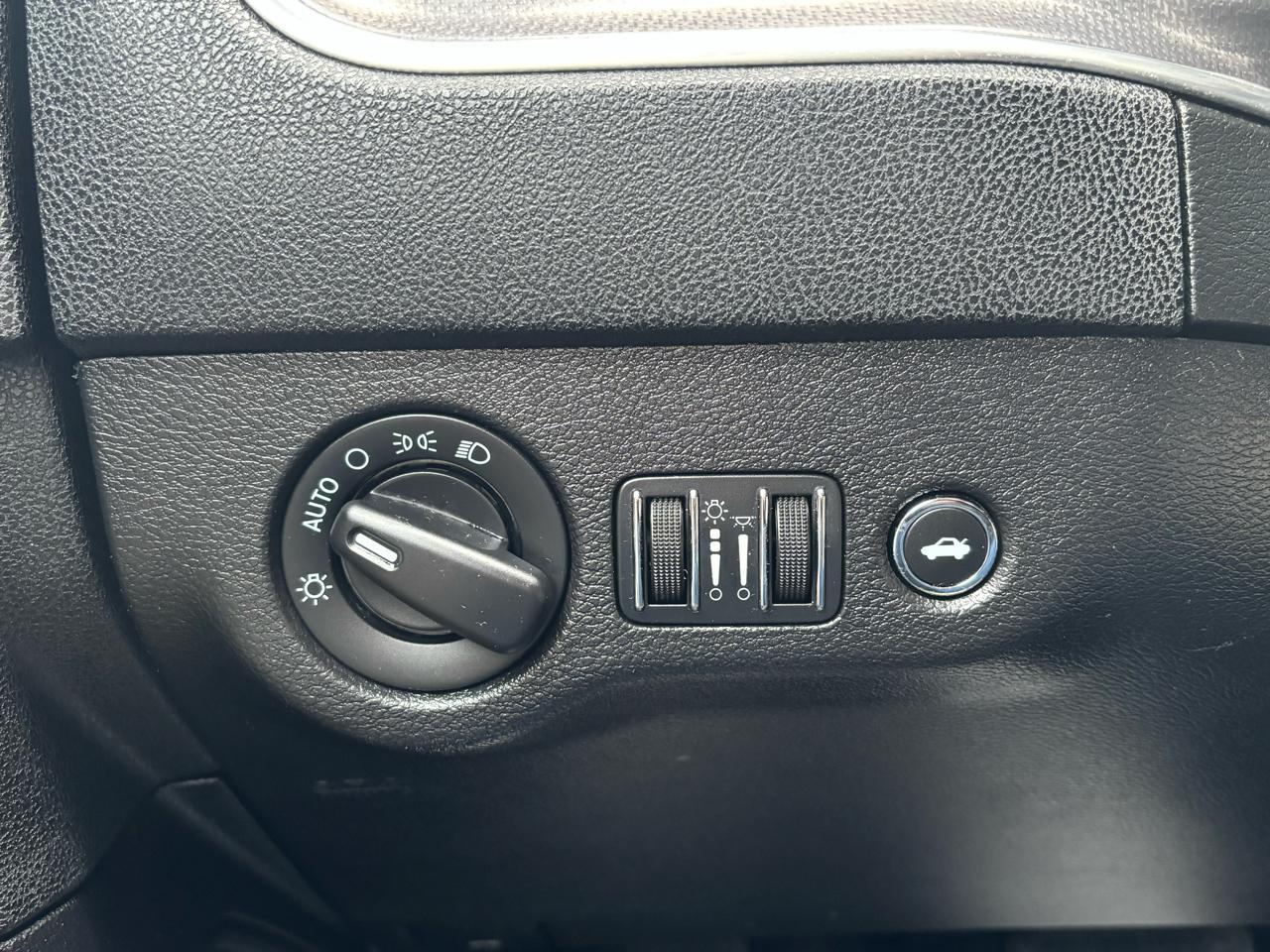 Dodge Charger SE 2011