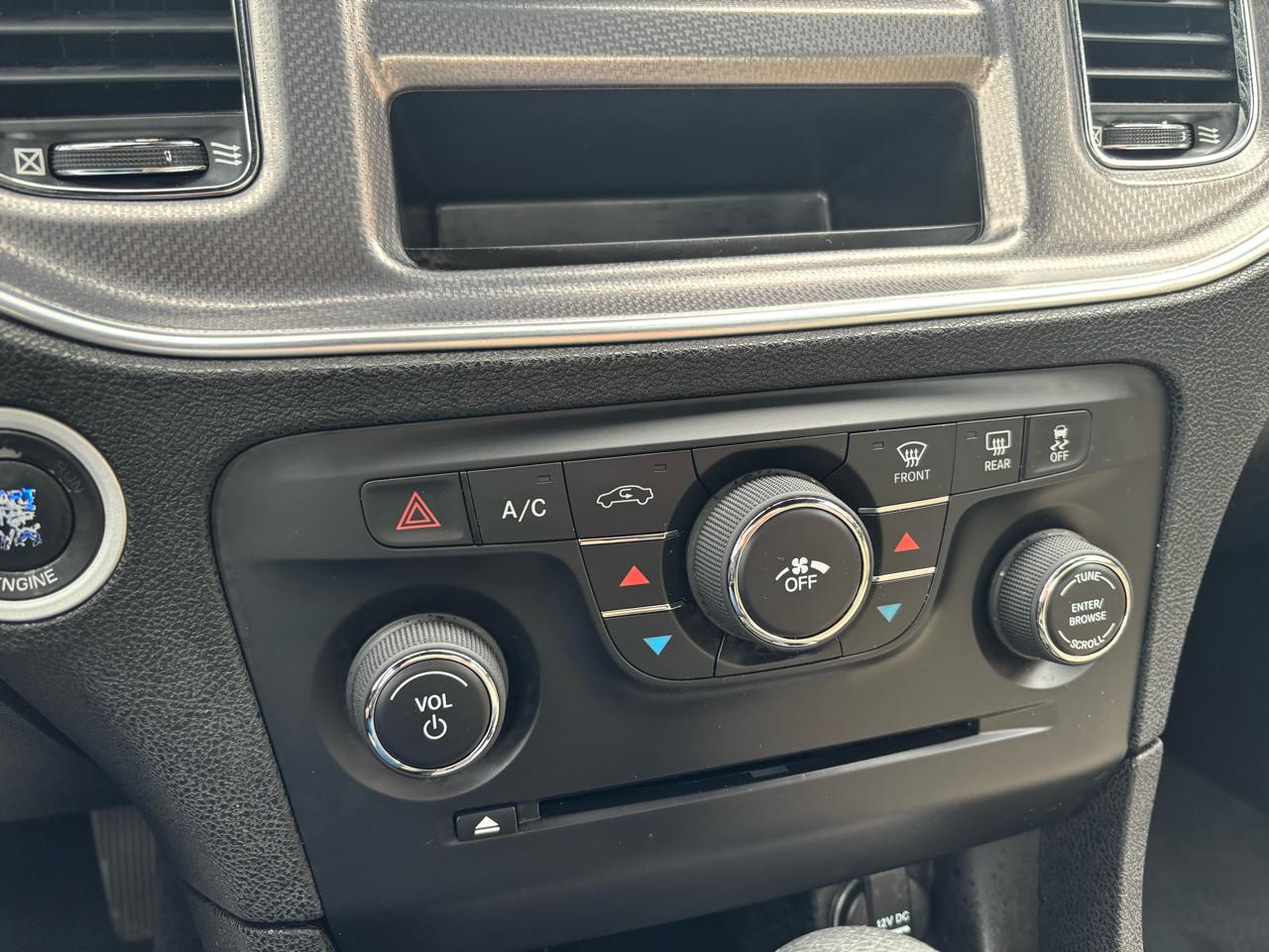 Dodge Charger SE 2011