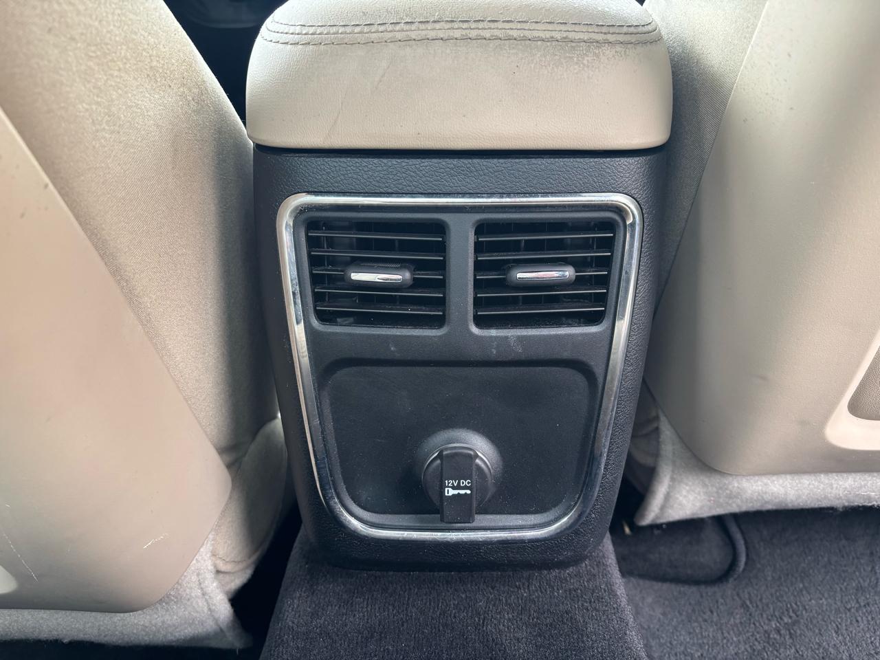 Dodge Charger SE 2011