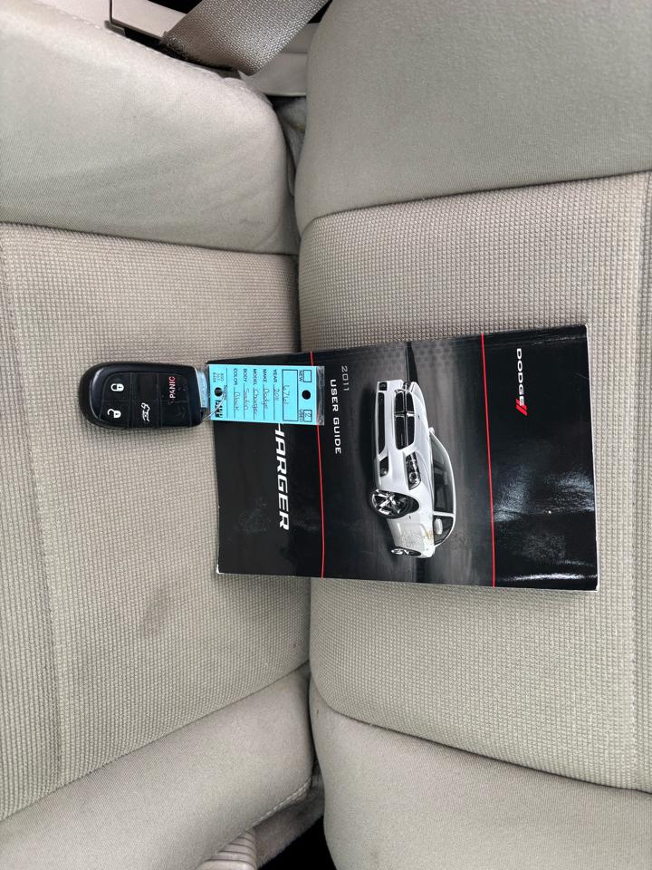 Dodge Charger SE 2011