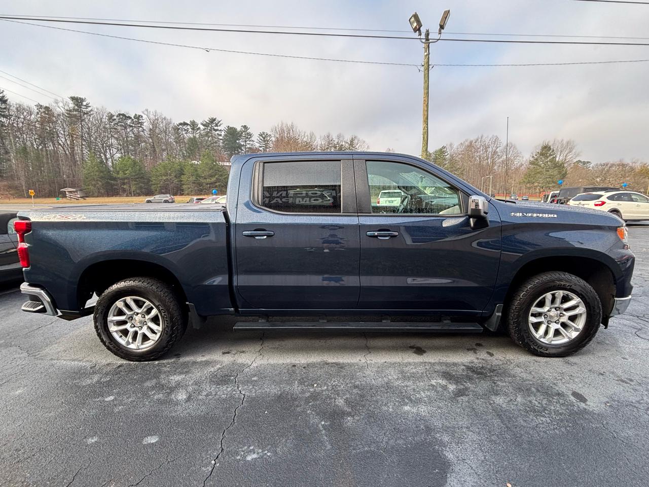 Chevrolet Silverado 1500 LT Crew Cab 4WD 2022