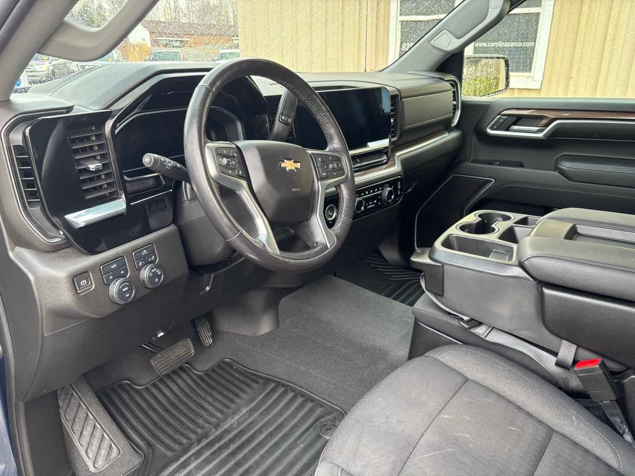 Chevrolet Silverado 1500 LT Crew Cab 4WD 2022