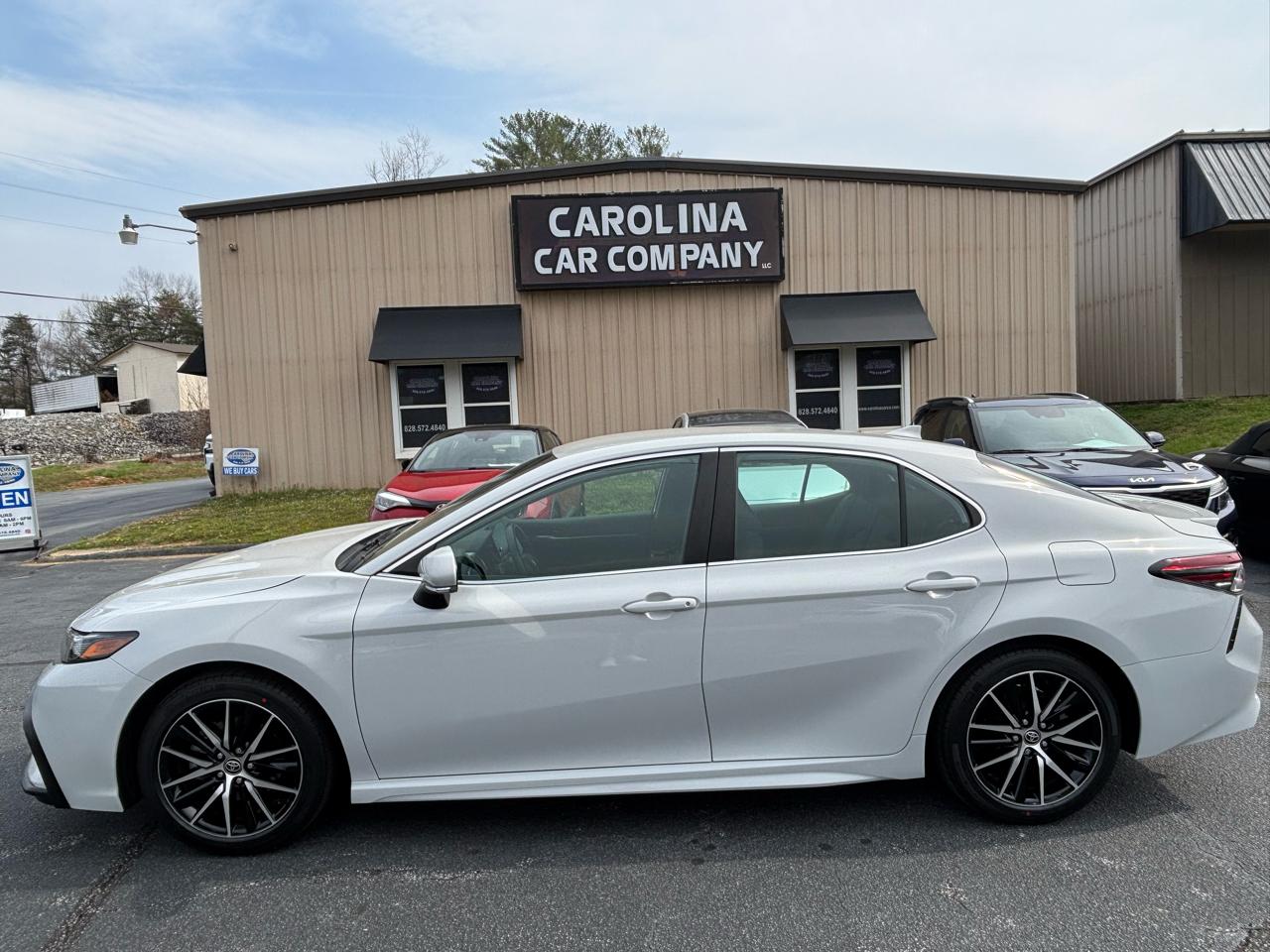 Toyota Camry SE 2023