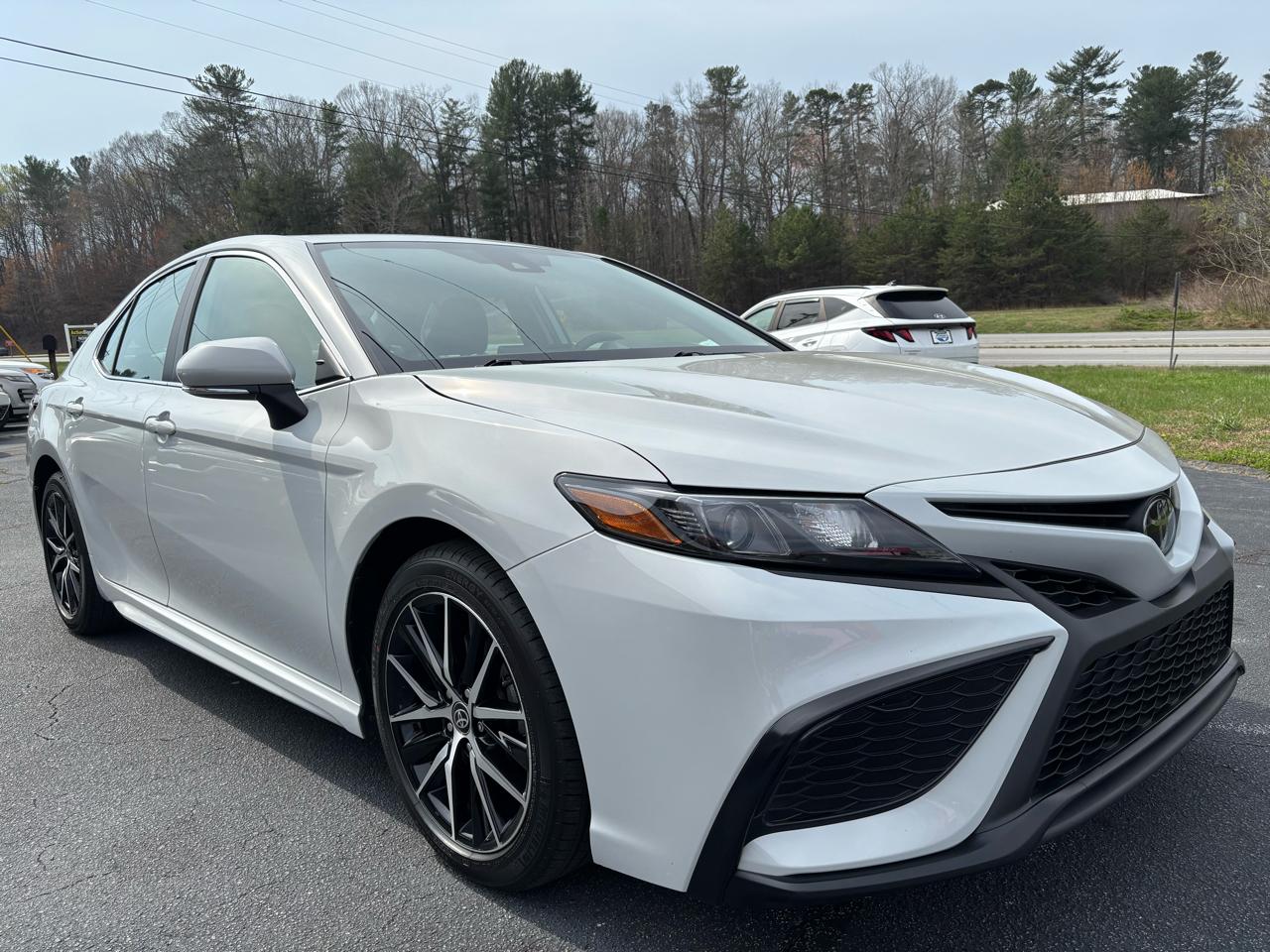 Toyota Camry SE 2023