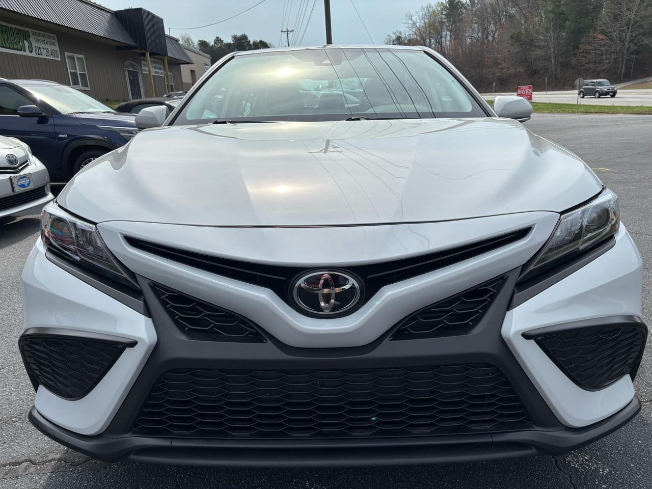 Toyota Camry SE 2023