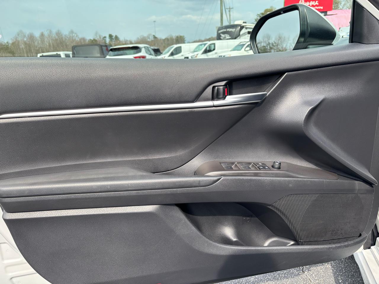 Toyota Camry SE 2023