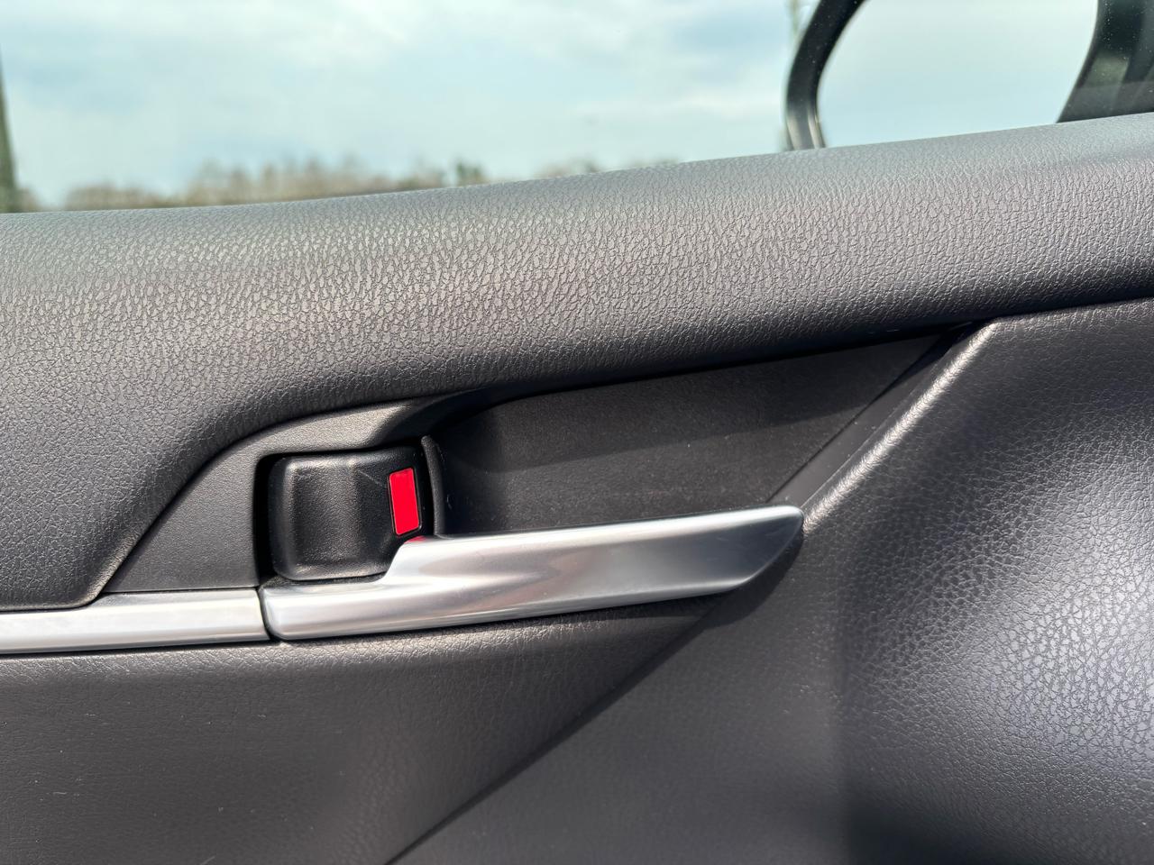 Toyota Camry SE 2023