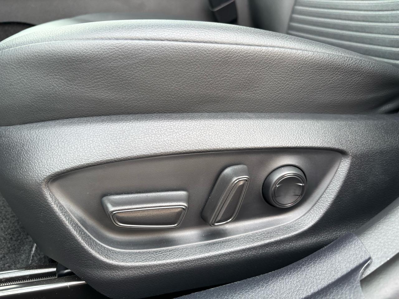 Toyota Camry SE 2023