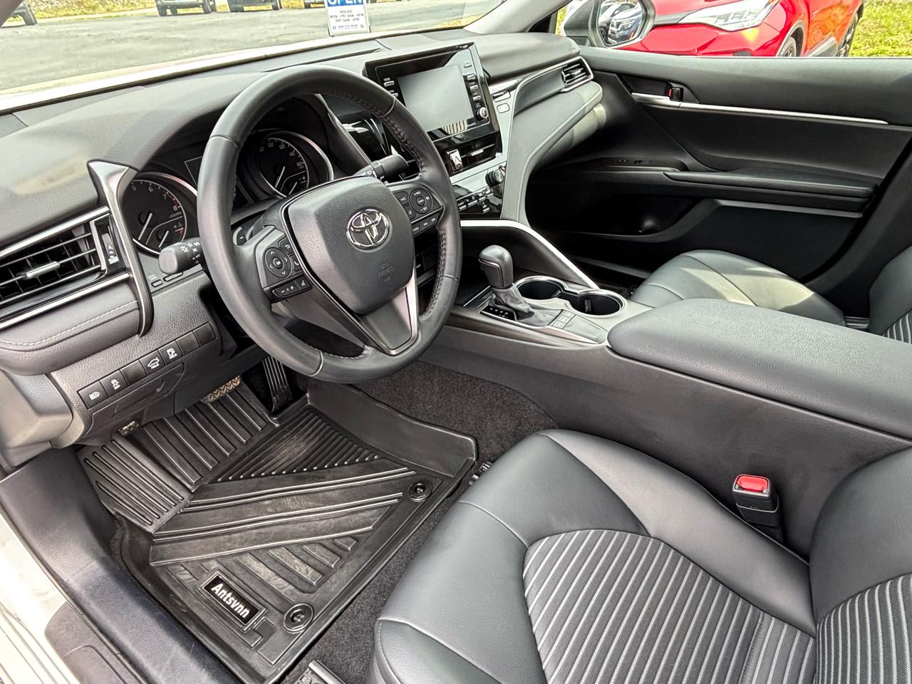 Toyota Camry SE 2023