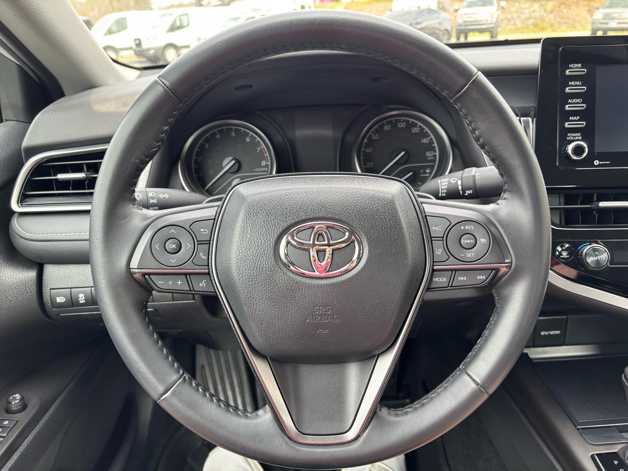 Toyota Camry SE 2023