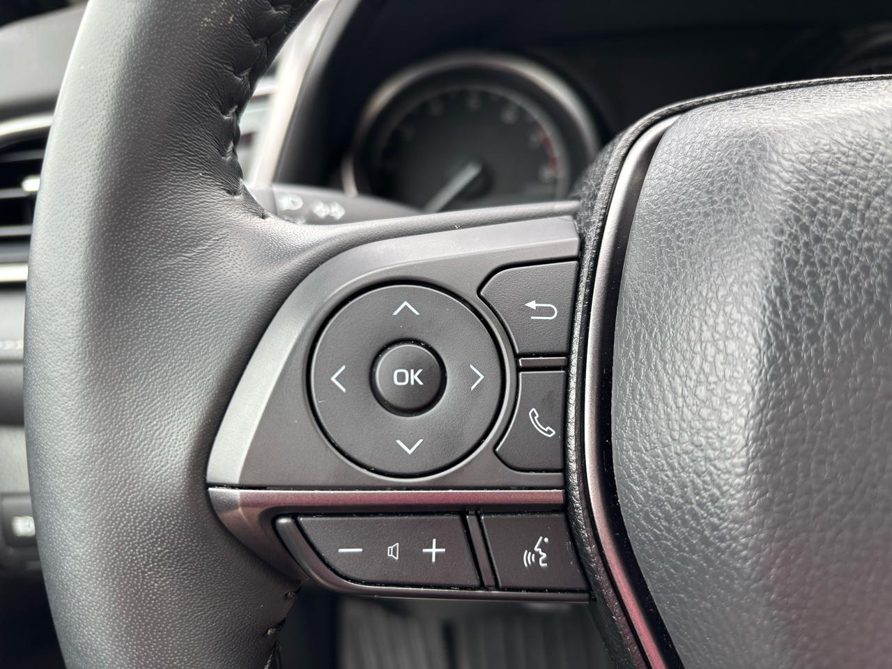 Toyota Camry SE 2023