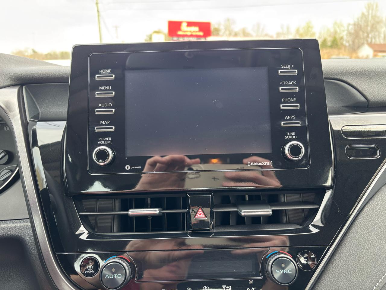 Toyota Camry SE 2023