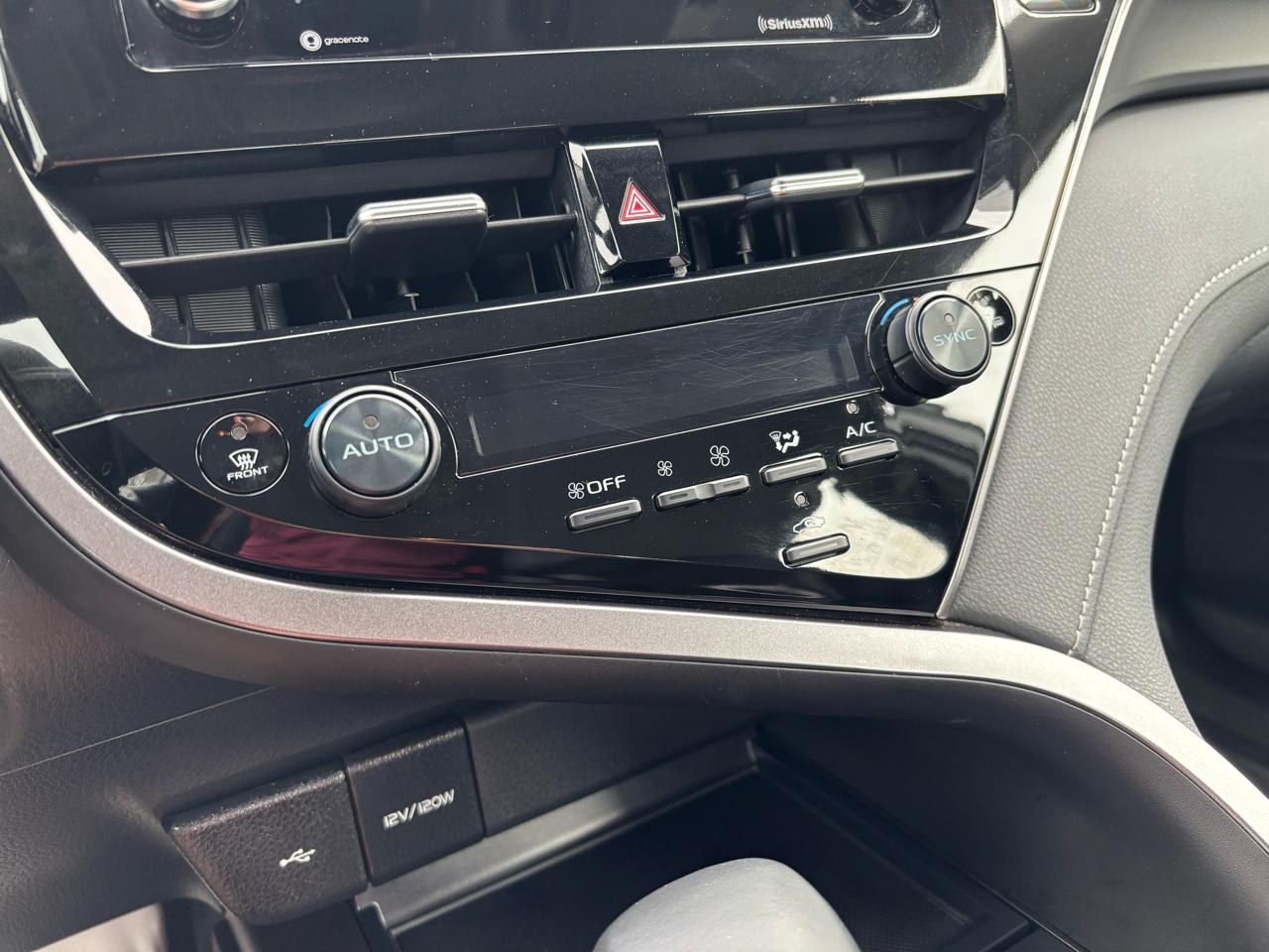 Toyota Camry SE 2023