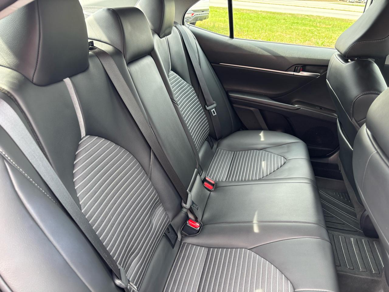 Toyota Camry SE 2023